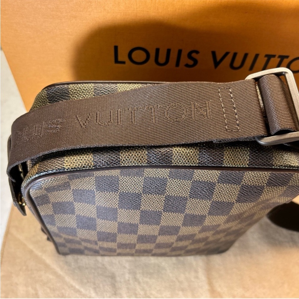 Louis Vuitton Crossbody Bag - Picture 3 of 15